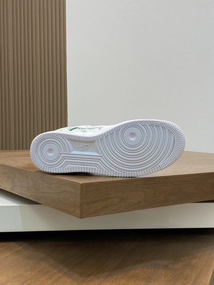Louis Vuitton co-branded casual sneakers - Image 9