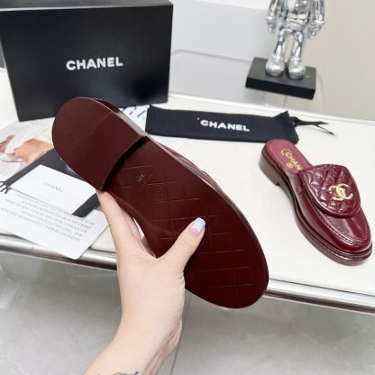 Chanel autumn and winter new goddess elegant temperament red shiny leather half slippers - Image 9