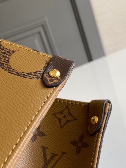 Louis Vuitton ONTHEGO Handbag - Image 9