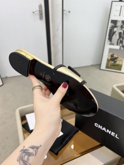 Chanel Spring and Summer Gold with Cute Bow Flat Sandals - Image 8