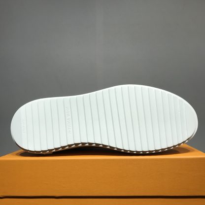 Louis Vuitton low-top new casual couple shoes - Image 9