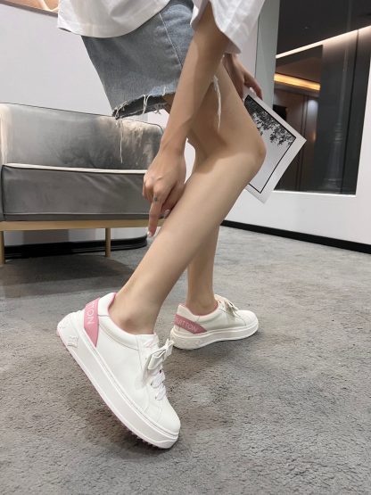 Louis Vuitton classic sneakers - Image 10