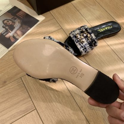 Chanel spring and summer new black and white goddess elegant and durable flat sandals - Image 9