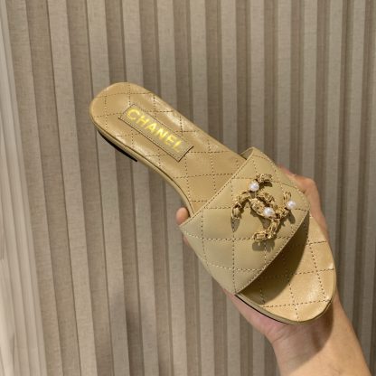 Chanel's new spring and summer apricot-colored flat sandals with a ladylike temperament - Image 7