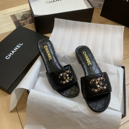 Chanel's new black spring and summer flat sandals with elegant style - Image 8