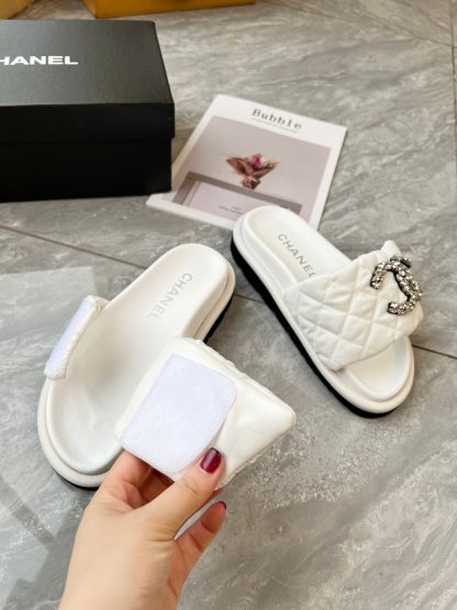 Chanel couple's high-end fashionable white sandals - Image 9