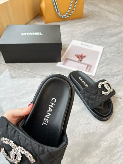 Chanel Couple's High-end Fashionable Black Sandals - Image 9