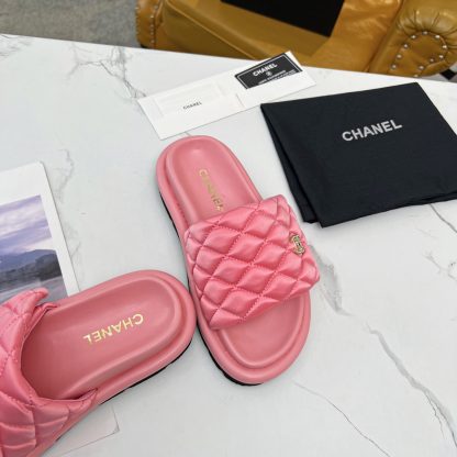 Chanel spring and summer embroidered diamond-shaped platform pink sandals - Image 9