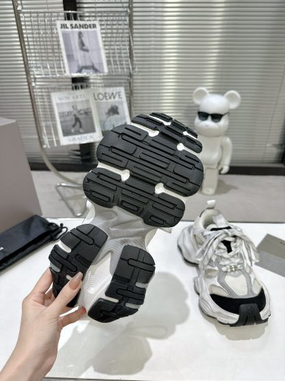Balenciaga trendy fashionable sneakers - Image 9