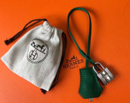 Hermès Emerald Lightweight, Wear-Resistant and Waterproof Cowhide Handbag - Image 9