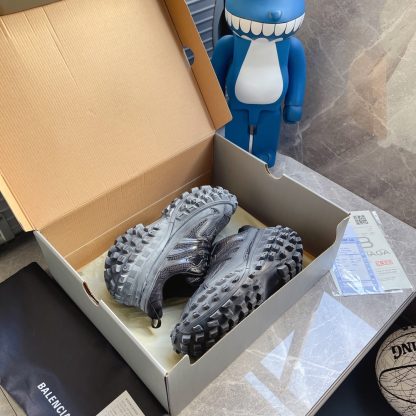 Balenciaga tire-soled retro casual sneakers - Image 9