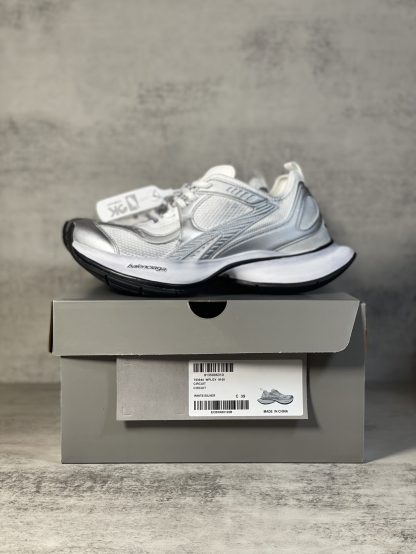 Balenciaga lightweight breathable running shoes - Image 9