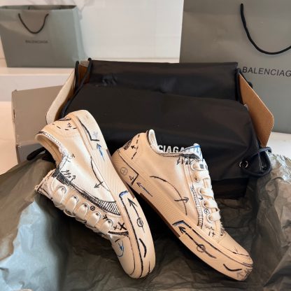 Balenciaga Couple's Fashion Graffiti Canvas Shoes - Image 9