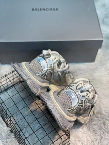 Balenciaga stylish sneakers - Image 9