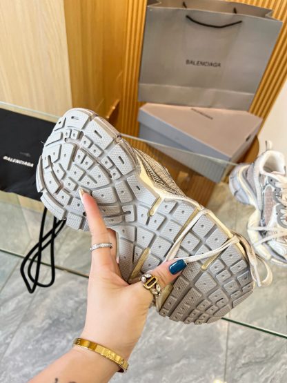 Balenciaga stylish sneakers - Image 9
