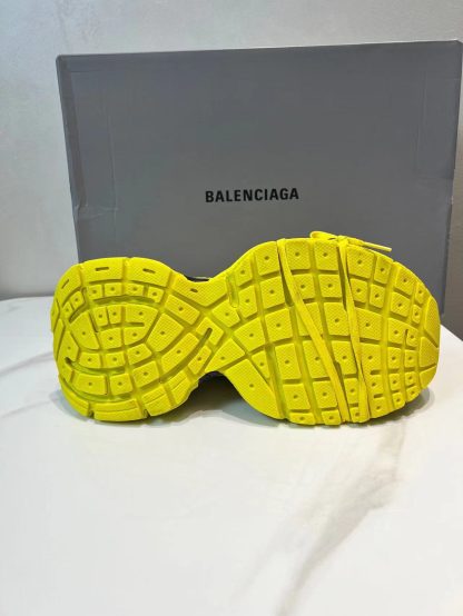 Balenciaga stylish and versatile dad shoes - Image 9