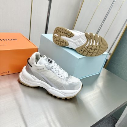 Louis Vuitton Run 55 sneakers - Image 9