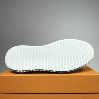 Louis Vuitton low-top new casual couple shoes - Image 9