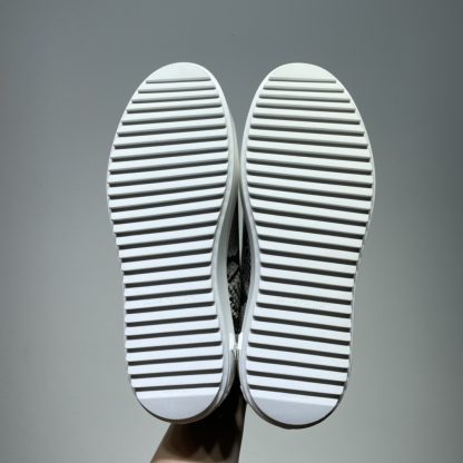 Louis Vuitton low-top new casual couple shoes - Image 10