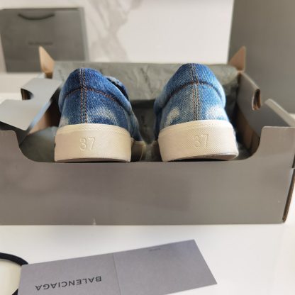 Balenciaga distressed graffiti casual shoes - Image 9
