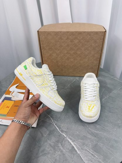 Louis Vuitton couple's co-branded sports shoes - Image 9