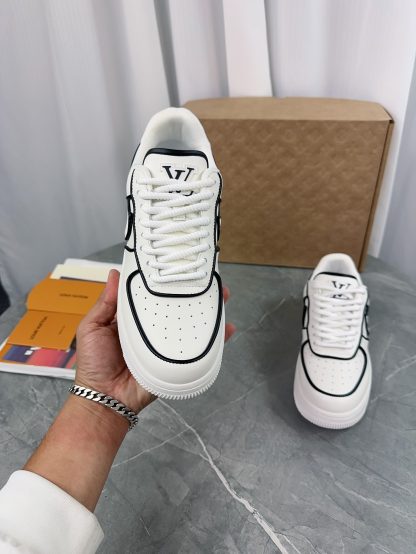 Louis Vuitton couple's co-branded sports shoes - Image 10