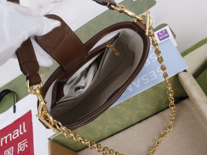 Gucci Interlocking Double G Oval Shoulder Bag - Image 9