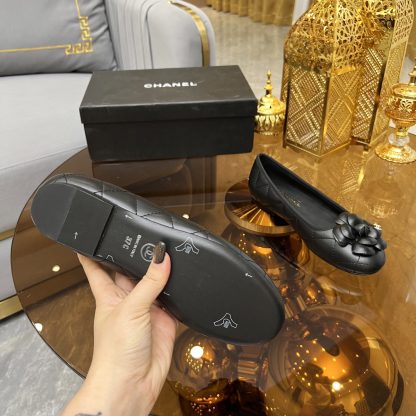 Chanel autumn and winter new black with camellia small round head retro loafers - Image 9