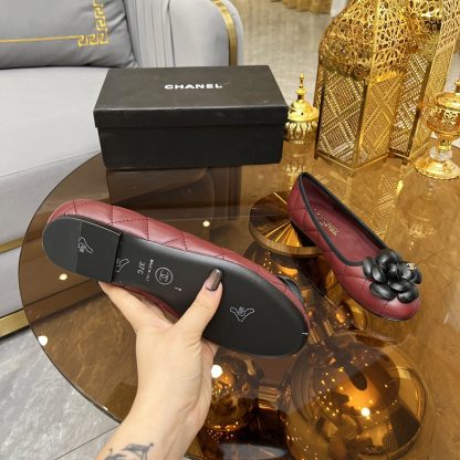 Chanel autumn and winter new red round head with camellia retro loafers - Image 9