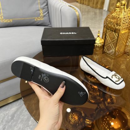 Chanel autumn and winter new white small round head retro loafers - Image 9