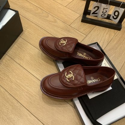 Chanel's new elegant and durable red loafers for early spring - Image 8
