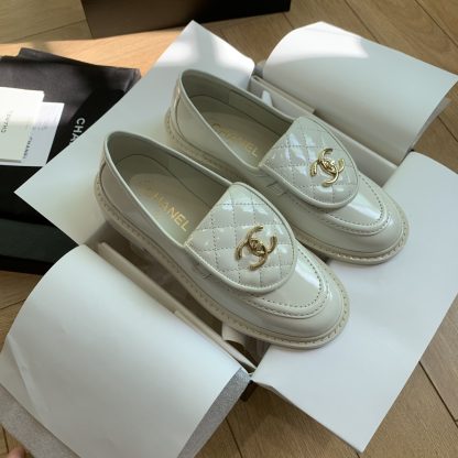 Chanel's new elegant and durable beige shiny loafers for early spring - Image 7