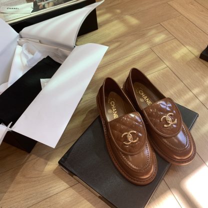Chanel's new elegant and durable brown loafers for early spring - Image 9