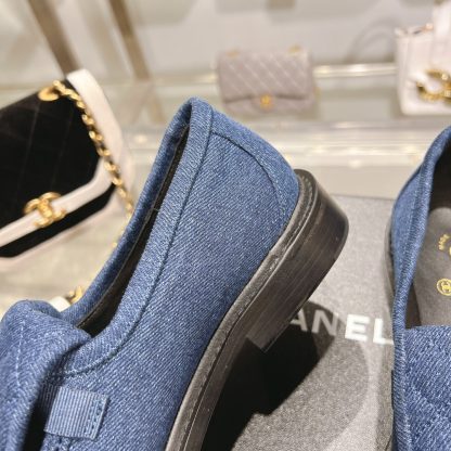 Chanel's new dark blue loafers for early spring - Image 9