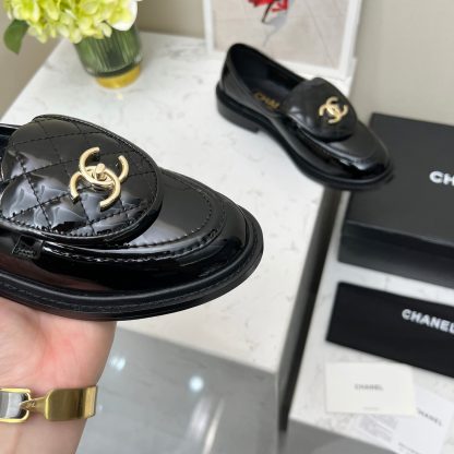 Chanel's early spring black shiny new temperament loafers - Image 8
