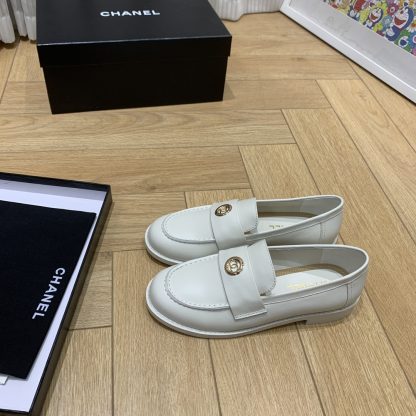 Chanel autumn and winter new white retro style small round head loafers - Image 9