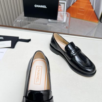 Chanel Early Autumn New Small Round Toe Black Shiny Retro Loafers - Image 8