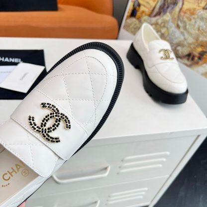 Chanel autumn and winter delicate small round head slim white loafers - Image 9