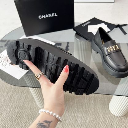 Chanel Autumn and Winter Series Black New Product Small Round Head European and American Catwalk Style Loafers - Image 7