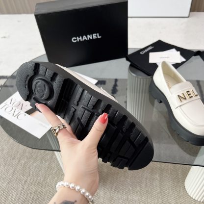 Chanel autumn and winter series white new small round head European and American catwalk loafers - Image 9