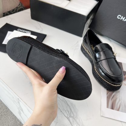 Chanel's new four seasons retro style small round head black shiny loafers - Image 8
