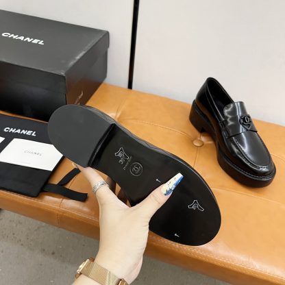 Chanel Autumn and Winter Series Black Shiny Small Round Toe Slim Loafers - Image 8