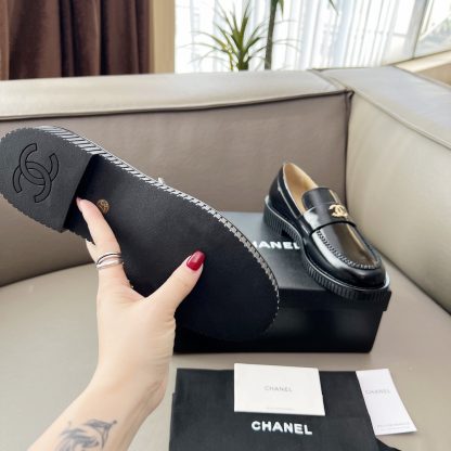 Chanel Early Spring Dance Shoes Series Black Shiny Small Round Head Retro Loafers - Image 9