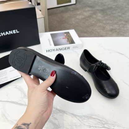 Chanel black autumn and winter retro style small round head with bow loafers - Image 9