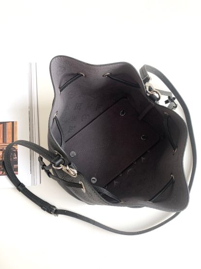 Louis Vuitton m57201 grey leather bag - Image 9