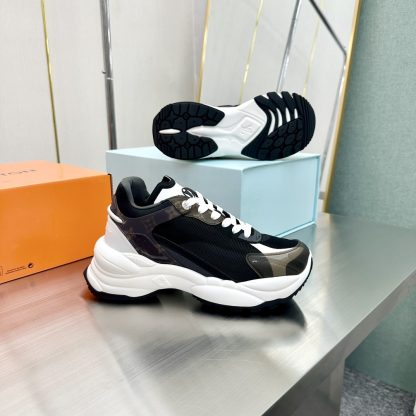 Louis Vuitton Run 55 sneakers - Image 9