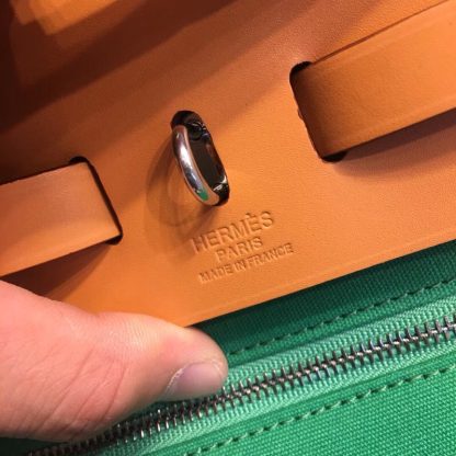 Hermes green low-key not dull lightweight waterproof messenger bag size 31cm - Image 9