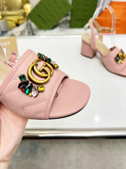 Gucci's new spring and summer rhinestone buckle round-toe thick-heeled sandals - Image 9