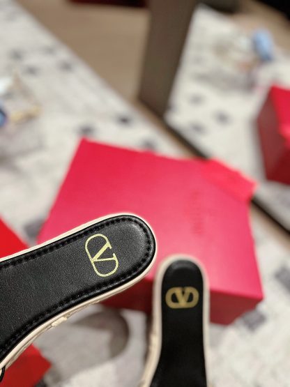 VALENTINO stylish and sophisticated slippers - Image 9