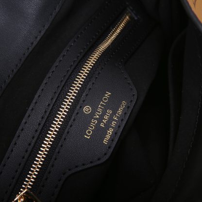 Louis Vuitton M46659 Handbag - Image 9